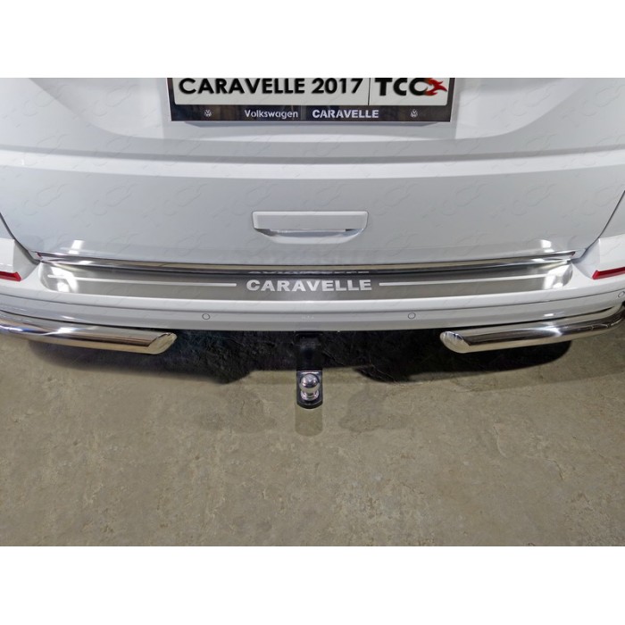 Накладка на задний бампер шлифованный лист надпись Caravelle для Volkswagen Caravelle T6 2015-2023 артикул VWCARAV17-04