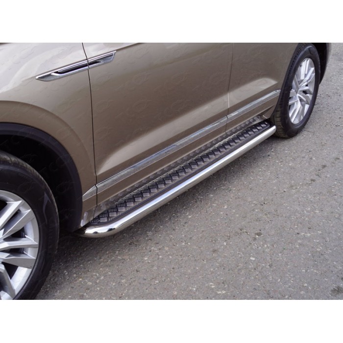 Пороги с площадкой алюминивый лист 60 мм для Volkswagen Touareg 2018-2023 артикул VWTOUAR18-30
