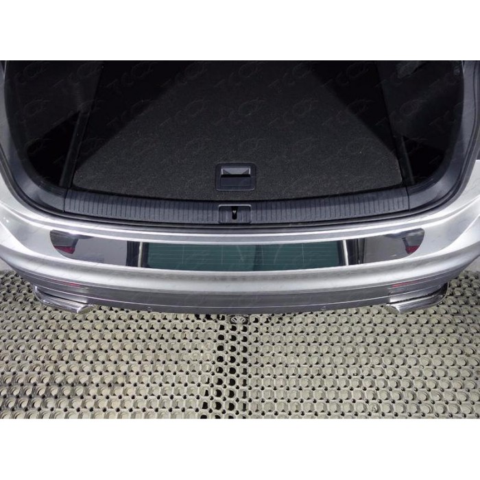 Накладка на задний бампер зеркальный лист для Volkswagen Tiguan 2016-2023 артикул VWTIG17-36