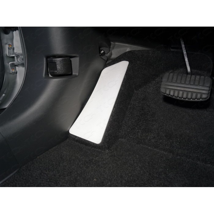 Накладка площадки левой ноги лист алюминий 4 мм для Mitsubishi Outlander 2018-2023 артикул MITOUT18-09