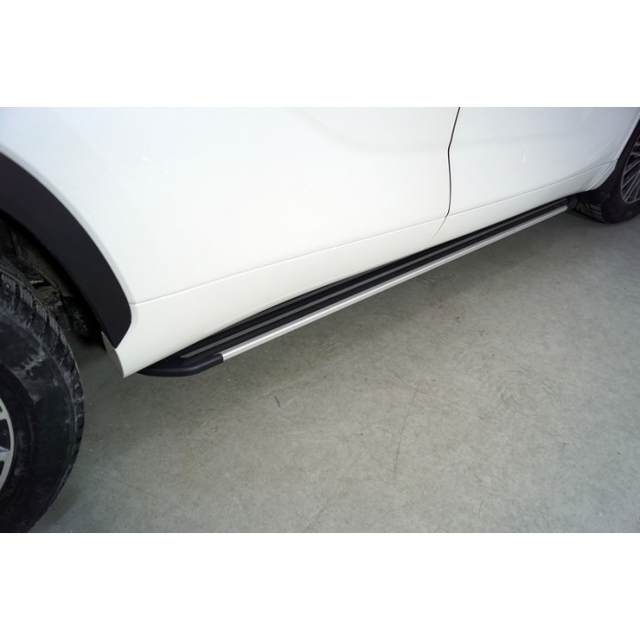 Пороги алюминиевые Slim Line Silver для Toyota Highlander 2020-2023 артикул TOYHIGHL20-22S