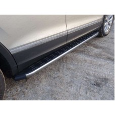 Пороги алюминиевые ТСС с накладкой серый карбон (авто с брызговиками) для Volkswagen Tiguan 2016-2023
