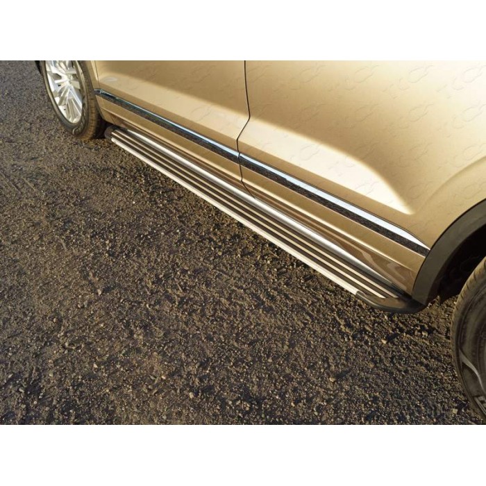 Пороги алюминиевые Slim Line Silver для Volkswagen Touareg 2018-2023 артикул VWTOUAR18-36S