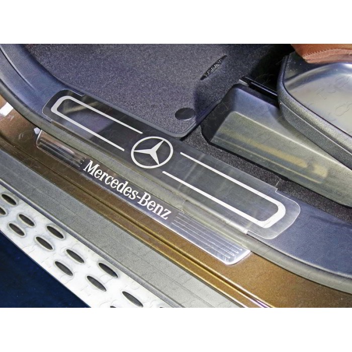 Накладки на пластиковые пороги лист шлифованный логотип Mercedes для Mercedes ML W166 2011-2018 артикул MERMCL15-01
