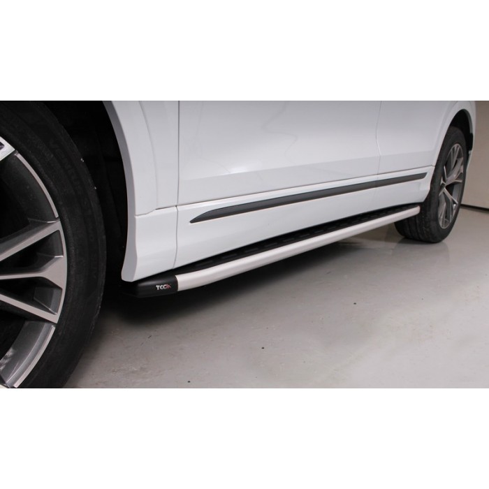Пороги алюминиевые с пластиковой накладкой для Audi Q8 2018-2023 артикул AUDIQ819-12AL
