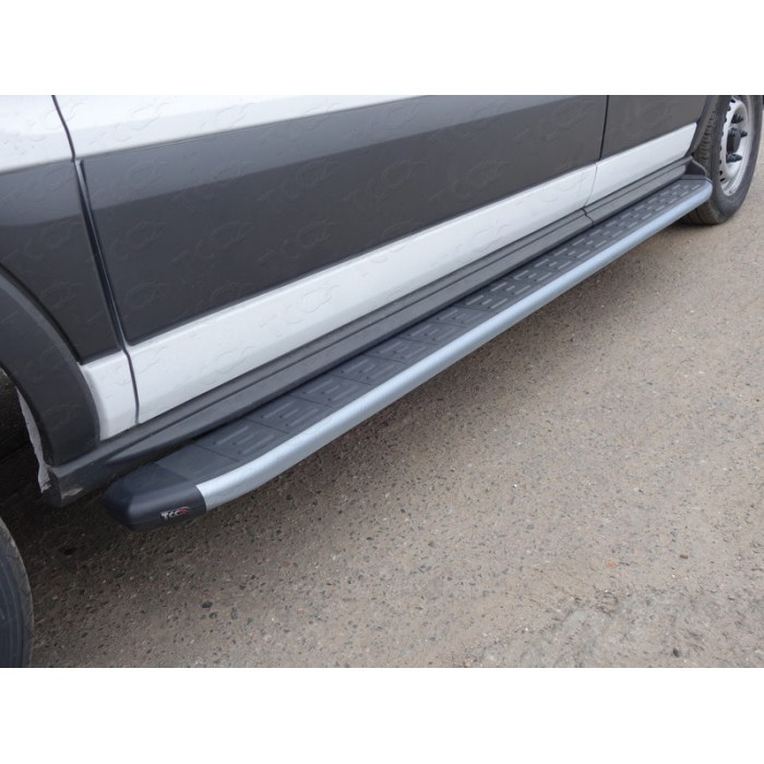 Порог алюминиевый ТСС с накладкой левый серебристый 2220 мм для Ford Transit FWD L2 2014-2023 артикул FORTRAN16-18SL