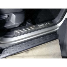 Накладки на пластиковые пороги шлифованный лист надпись Tiguan 2 шт для Volkswagen Tiguan 2016-2022