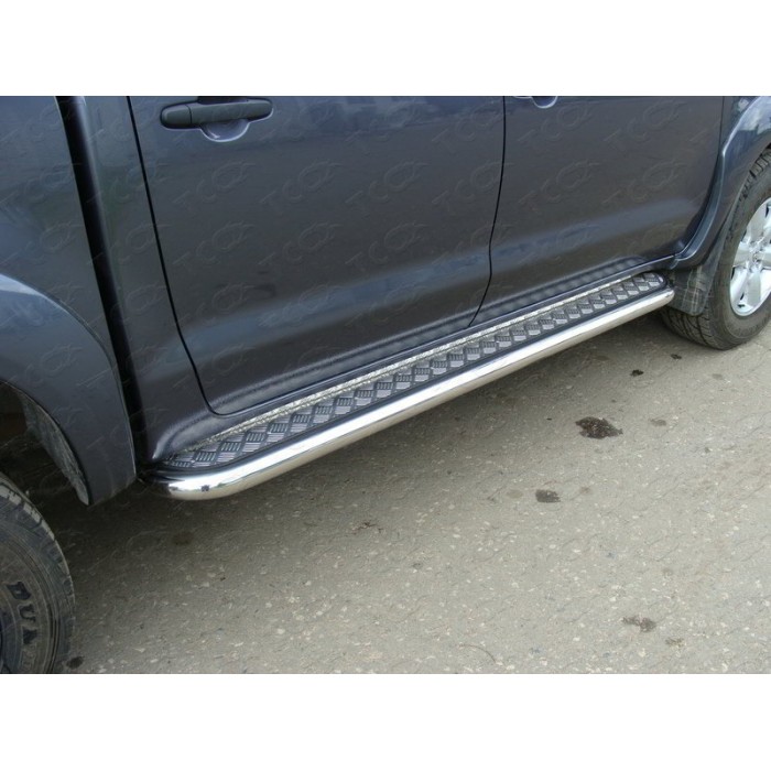 Пороги с площадкой алюминиевый лист 60 мм для Toyota Hilux 2008-2015 артикул TOYHILUX12-02