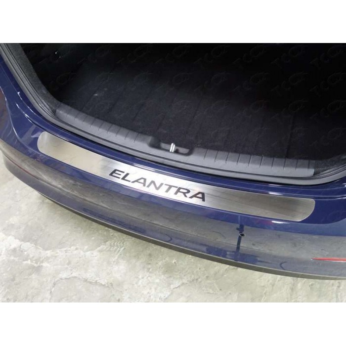 Накладка на задний бампер лист шлифованный надпись Elantra для Hyundai Elantra 2015-2018 артикул HYUNELA16-09