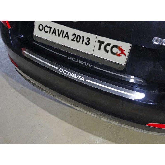 Накладка на задний бампер зеркальный лист надпись Octavia для Skoda Octavia A7 2013-2020 артикул SKOOCT15-08