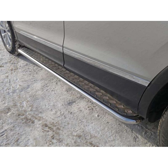 Пороги с площадкой алюминиевый лист 42 мм для Volkswagen Tiguan 2016-2023 артикул VWTIG17-08