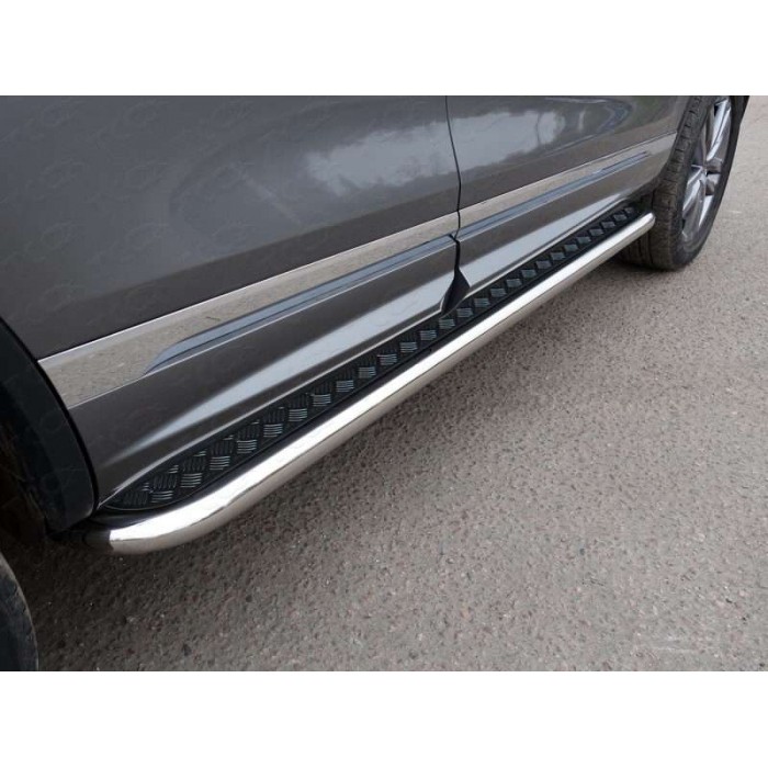 Пороги с площадкой алюминиевый лист 60 мм для Volkswagen Touareg R-Line 2014-2017 артикул VWTOUARRL14-01