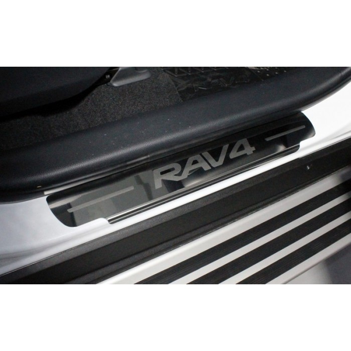 Накладки на пороги лист зеркальный надпись Toyota 4 шт для Toyota RAV4 2019-2023 артикул TOYRAV19-07