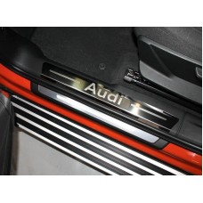 Накладки на пластиковые пороги лист зеркальный надпись Audi 4 шт для Audi Q3 2019-2022