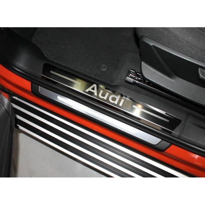 Накладки на пластиковые пороги лист зеркальный надпись Audi 4 шт для Audi Q3 2019-2023 артикул AUDIQ319-06