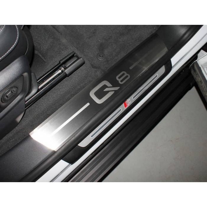 Накладки на пороги лист шлифованный надпись Q8 4 шт для Audi Q8 2018-2023 артикул AUDIQ819-04