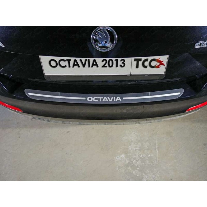 Накладка на задний бампер лист шлифованный надпись Octavia для Skoda Octavia A7 2013-2020 артикул SKOOCT15-09