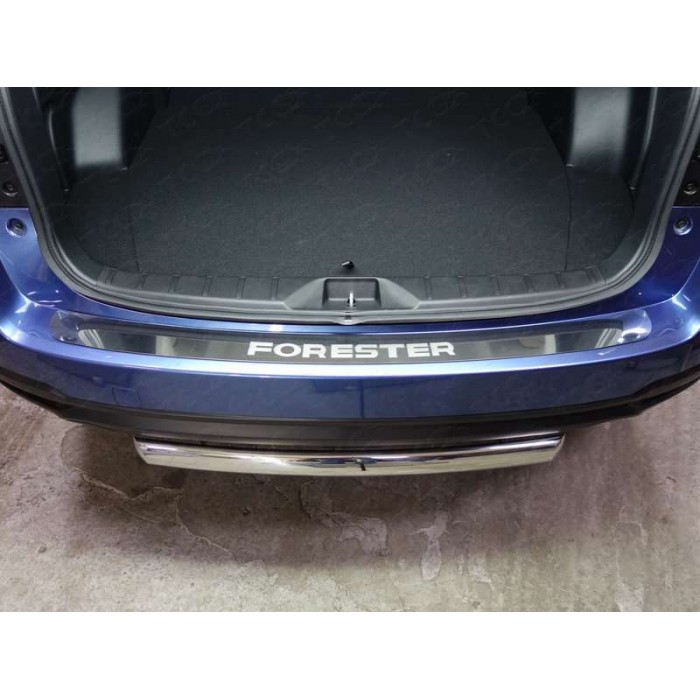 Накладка на задний бампер с надписью Forester зеркальный лист для Subaru Forester 2016-2018 артикул SUBFOR16-22