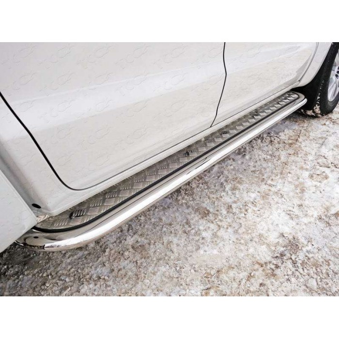 Пороги овал с площадкой алюминиевый лист 75х42 мм для Volkswagen Amarok 2016-2023 артикул VWAMAR17-28