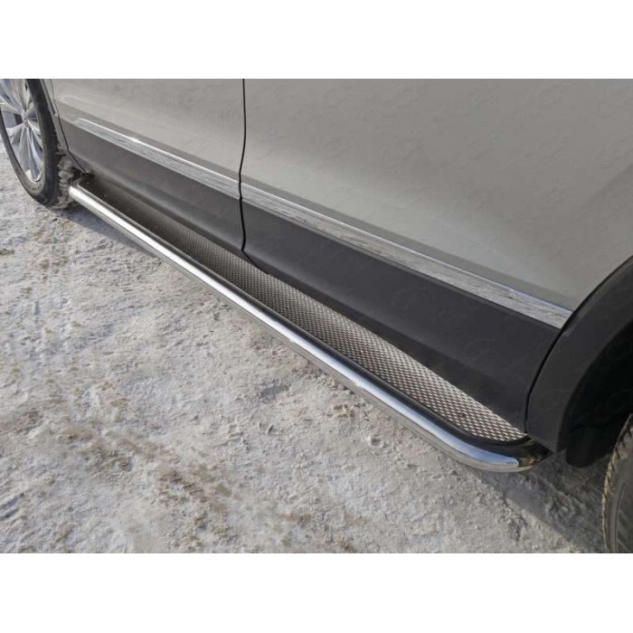 Пороги с площадкой нержавеющий лист 42 мм для Volkswagen Tiguan 2016-2023 артикул VWTIG17-09