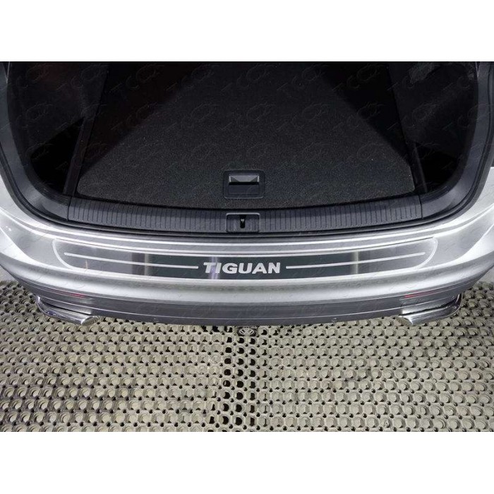 Накладка на задний бампер шлифованный лист Tiguan для Volkswagen Tiguan 2016-2023 артикул VWTIG17-39