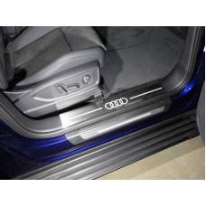 Накладки на пороги на пластик шлифованный лист лого Audi 2 штуки для Audi Q5 2016-2022