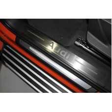 Накладки на пластиковые пороги лист шлифованный надпись Audi 4 шт для Audi Q3 2019-2022