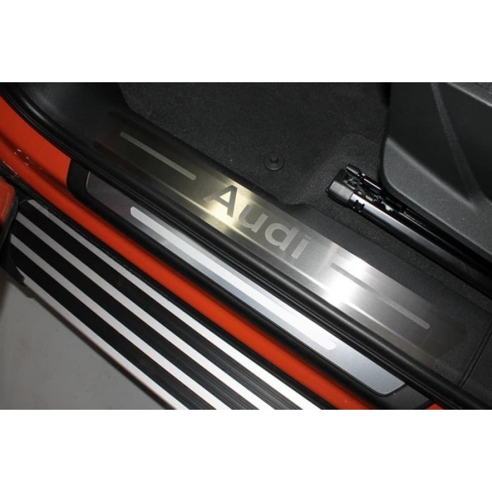 Накладки на пластиковые пороги лист шлифованный надпись Audi 4 шт для Audi Q3 2019-2023 артикул AUDIQ319-07