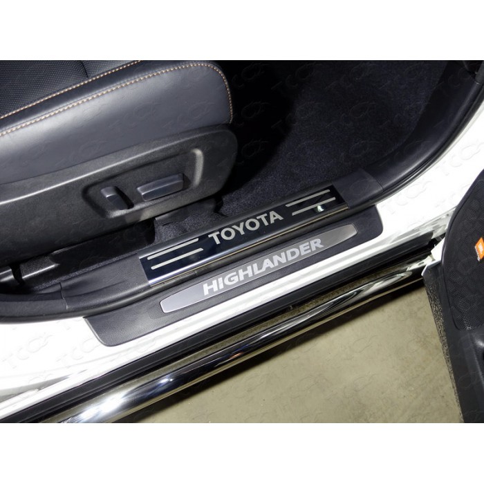 Накладки на пластиковые пороги зеркальный лист надпись Toyota 2 штуки для Toyota Highlander 2017-2019 артикул TOYHIGHL17-13