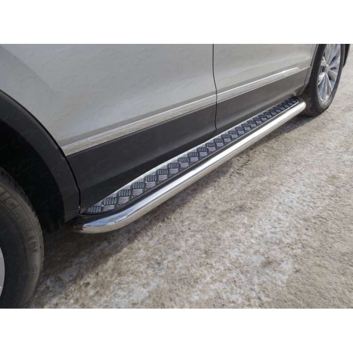 Пороги с площадкой алюминиевый лист 60 мм для Volkswagen Tiguan 2016-2023 артикул VWTIG17-10