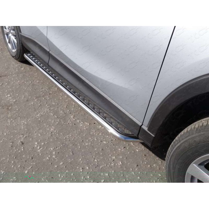 Пороги с площадкой алюминиевый лист 42 мм для Mazda CX-5 2015-2023 артикул MAZCX515-09
