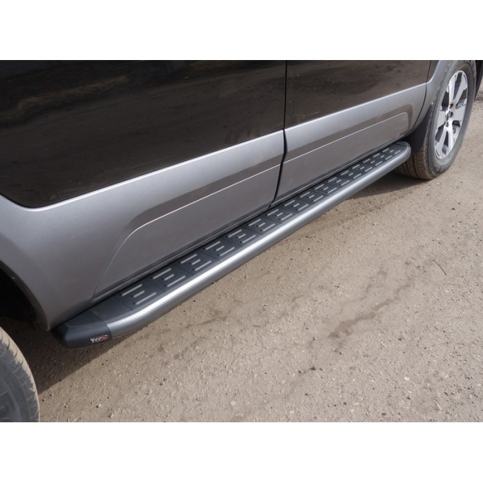 Пороги алюминиевые с пластиковой накладкой карбон серые для Kia Mohave 2020-2023 артикул KIAMOH20-08GR