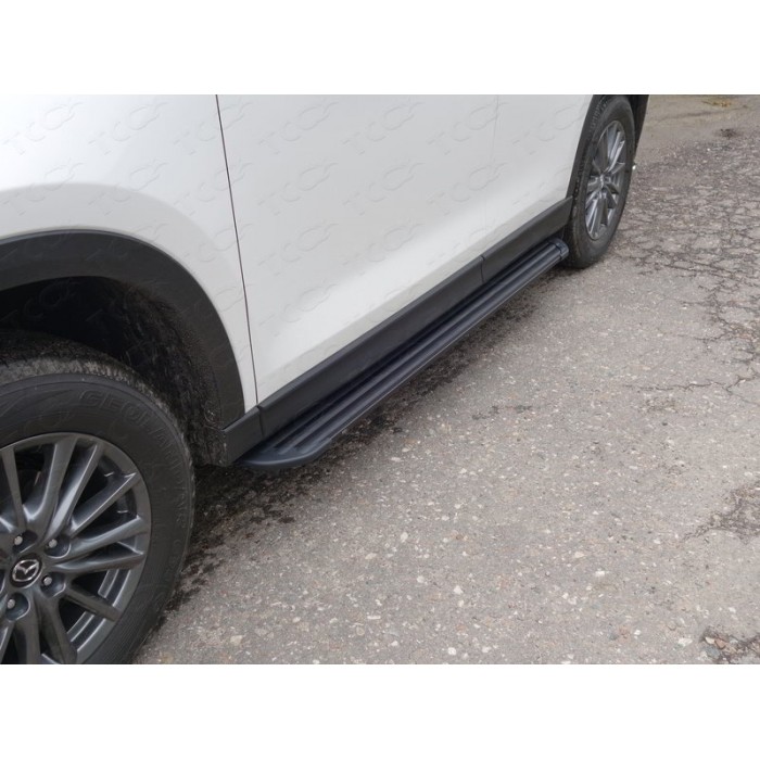 Пороги алюминиевые Slim Line Black для Mazda CX-5 2018-2023 артикул MAZCX517-30B