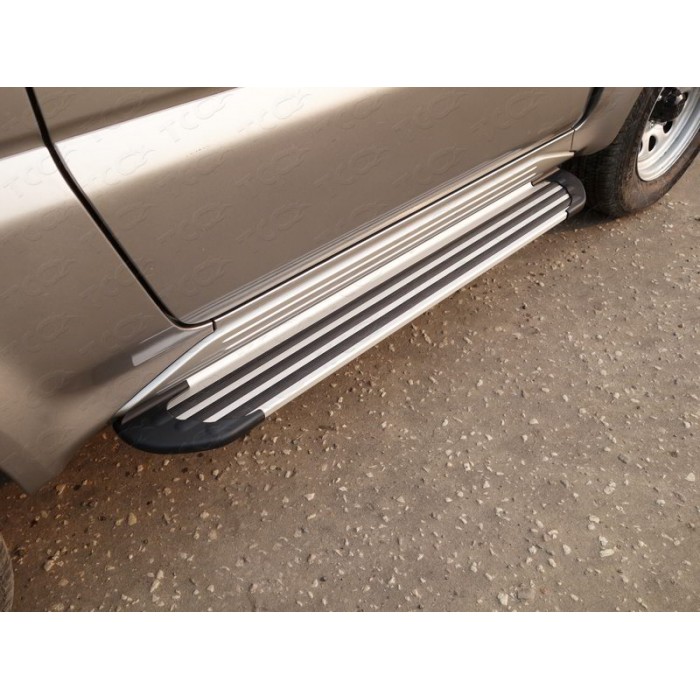 Пороги алюминиевые Slim Line Silver для Suzuki Jimny 2012-2018 артикул SUZJIM16-26S