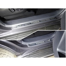 Накладки на пластиковые пороги зеркальный лист надпись Toyota 4 штуки для Toyota Land Cruiser Prado 150 2017-2023