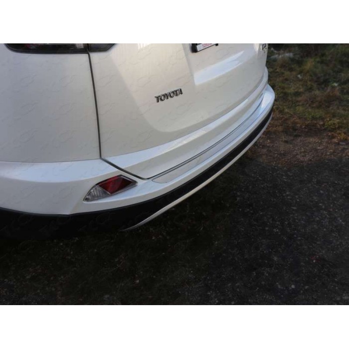 Накладка на задний бампер зеркальный лист  для Toyota RAV4 2015-2019 артикул TOYRAV15-06