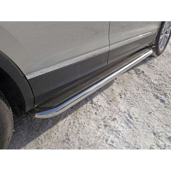 Пороги с площадкой нержавеющий лист 60 мм для Volkswagen Tiguan 2016-2023 артикул VWTIG17-11