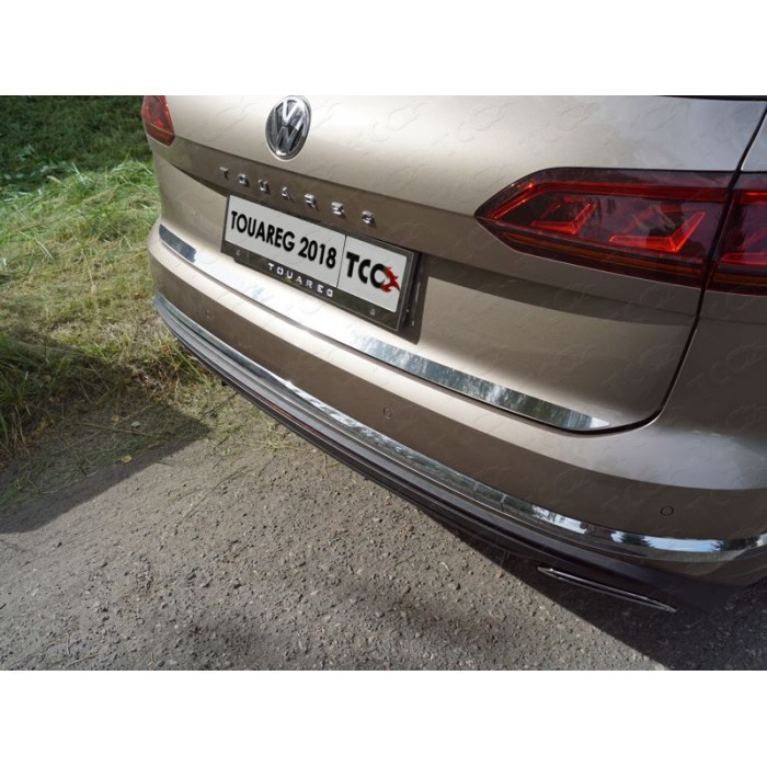 Накладка на заднюю дверь лист зеркальный для Volkswagen Touareg 2018-2023 артикул VWTOUAR18-01