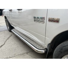 Пороги с площадкой алюминиевый лист 76 мм для Dodge RAM 1500 Crew Cab (DS) D 2018-2021