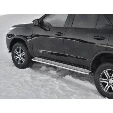 Пороги с площадкой алюминиевый лист 42 мм вариант 2 для Toyota Fortuner 2017-2020