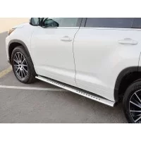 Пороги труба овальная с проступью 120х60 мм для Toyota Highlander 2017-2019