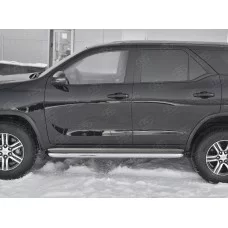 Пороги с площадкой нержавеющий лист 57 мм для Toyota Fortuner 2020-2024
