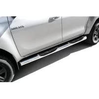 Пороги труба с накладками 76 мм для Toyota Hilux 2020-2024