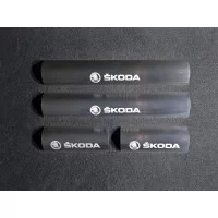 Накладки на пластиковые пороги зеркальный лист надпись Skoda для Skoda Octavia A7 2013-2020