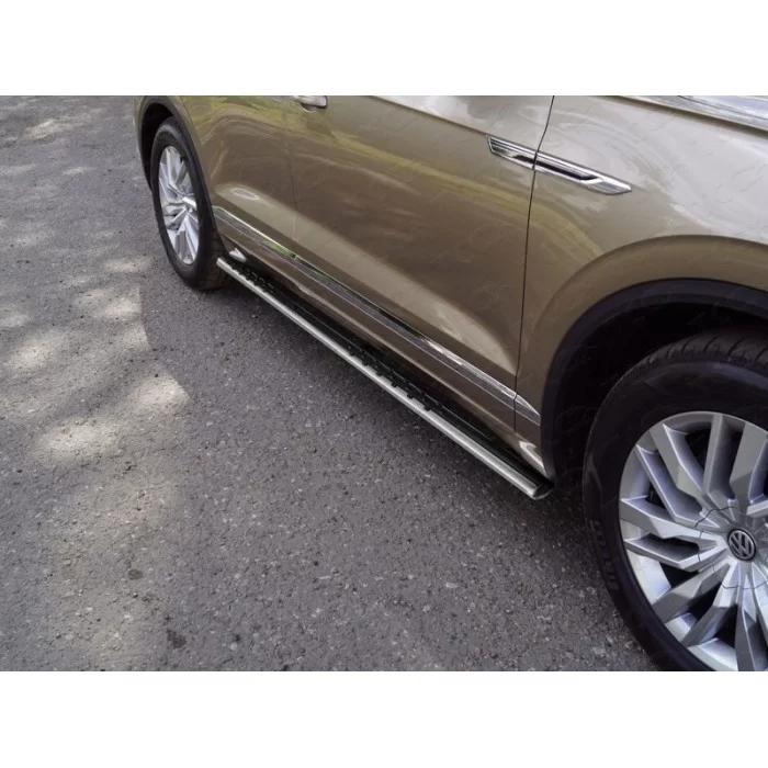 Пороги труба овальная с проступью 75х42 мм для Volkswagen Touareg 2018-2024 артикул VWTOUAR18-26