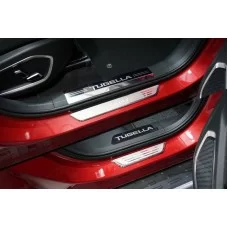 Накладки на пластиковые пороги лист зеркальный надпись Tugella 4 шт для Geely Tugella 2020-2024