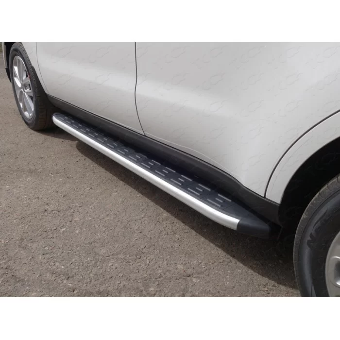 Пороги алюминиевые с накладкой ТСС для Kia Soul 2016-2024 артикул KIASOUL17-28AL