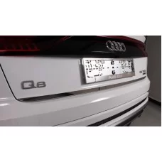 Накладка на заднюю дверь лист зеркальный для Audi Q8 2018-2024