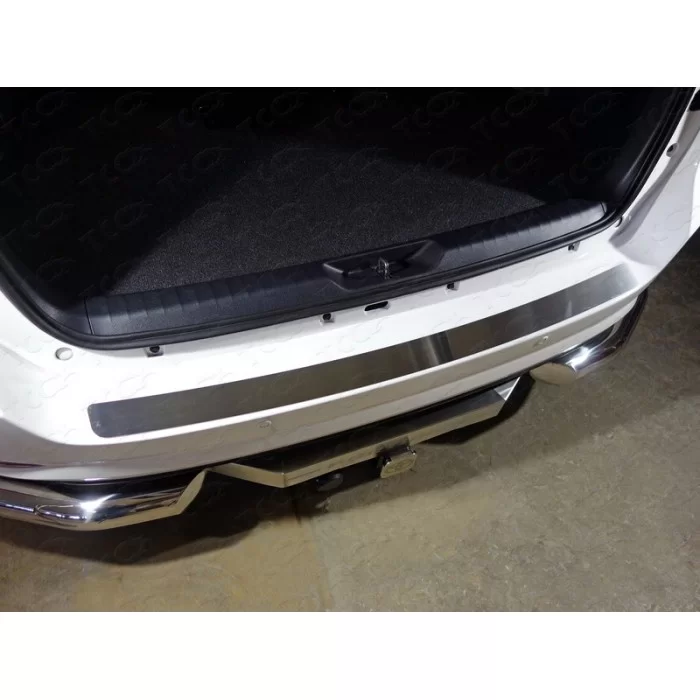 Накладка на задний бампер шлифованный лист для Toyota Fortuner 2017-2020 артикул TOYFORT17-08