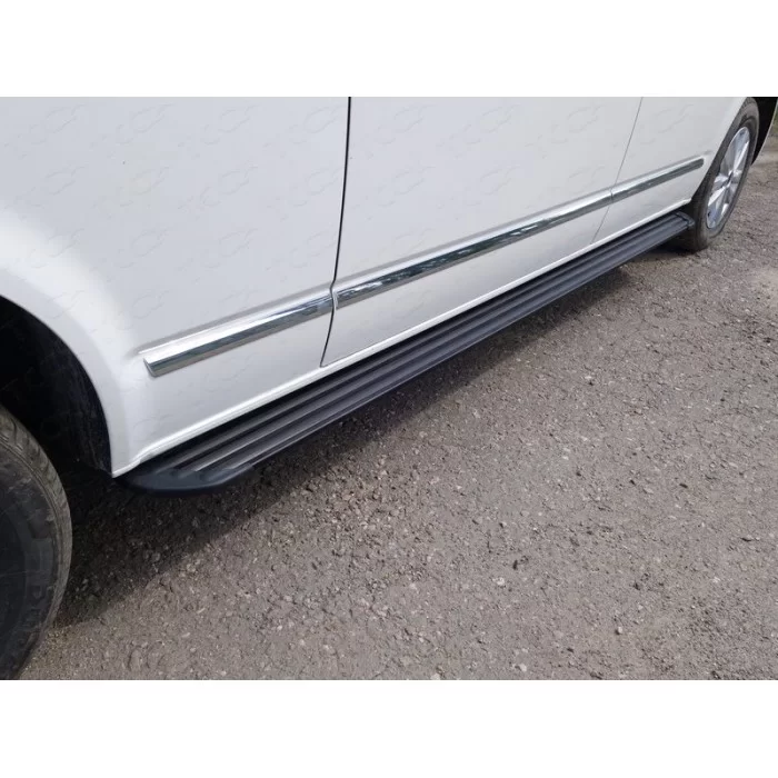 Пороги алюминиевые Slim Line Black для Volkswagen Transporter T6 2015-2024 артикул VWTRANS17-20B